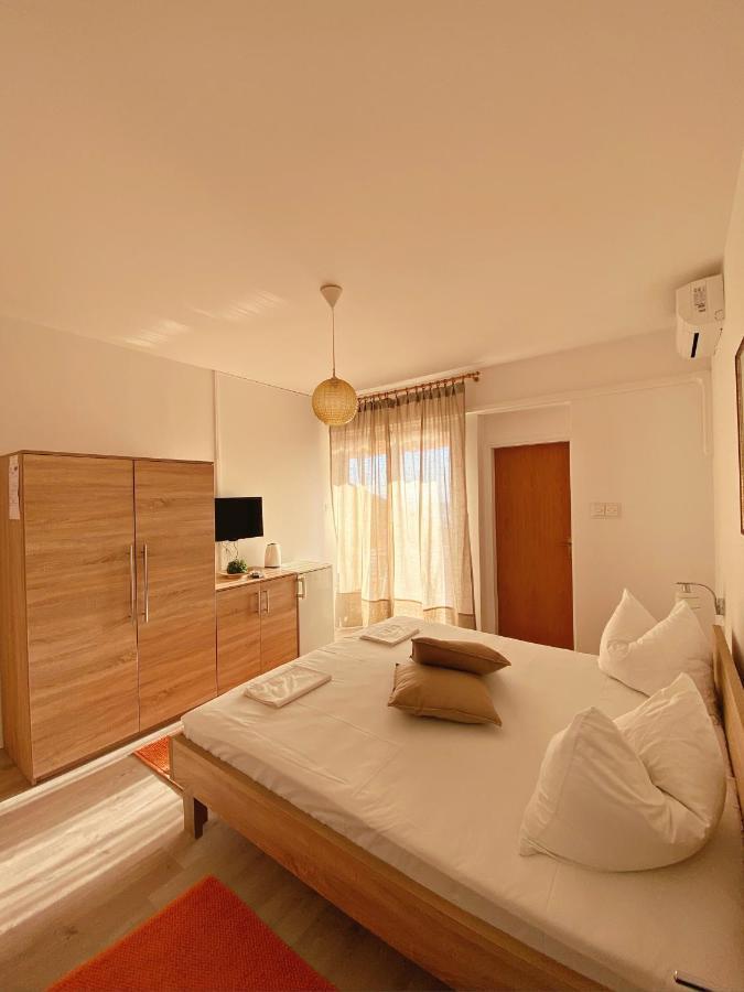 The Manzoni Family 1 Hotel Punat Exterior photo